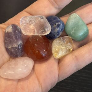 Ensemble 7 petits chakras : Quartz clair + Améthyste + Sodalite  + Aventurine + Citrine + Quartz rose + Cornaline