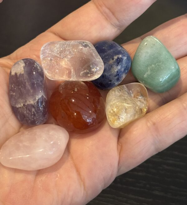 Ensemble 7 petits chakras : Quartz clair + Améthyste + Sodalite  + Aventurine + Citrine + Quartz rose + Cornaline