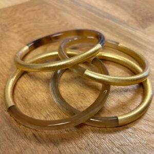 Bracelet jonc marron et feuilles d'or en corne véritable - 0,5 cm