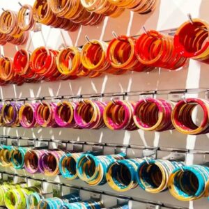 Bracelets en corne véritable et feuilles d'or
